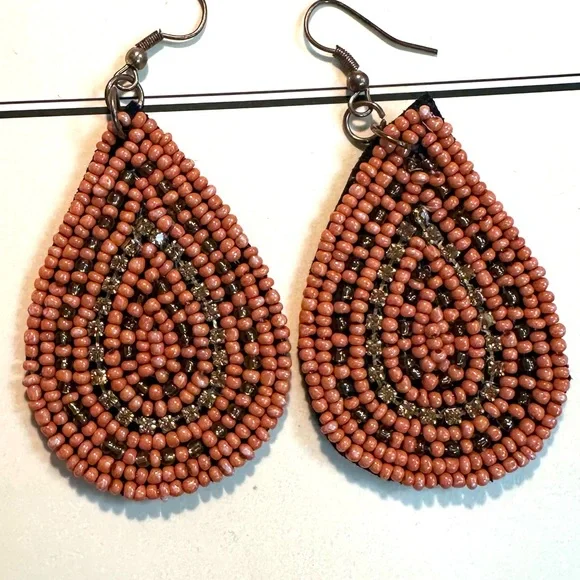 Mint Condition Large Beaded Drop Earrings Gold tone metal very Lightweight - Picture 1 of 6